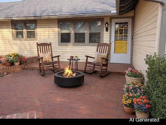 2nd image of 607 N College St