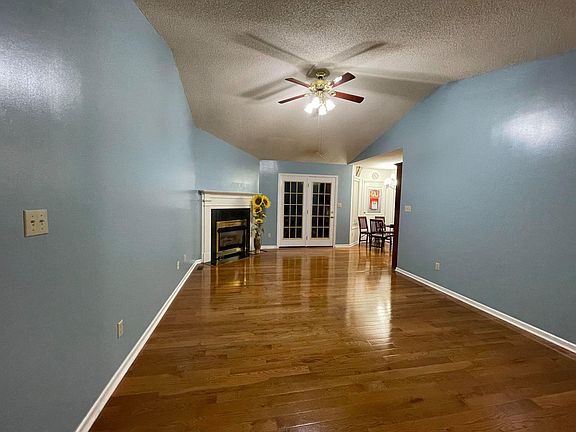 2nd image of 79 44th Avenue Pl NE