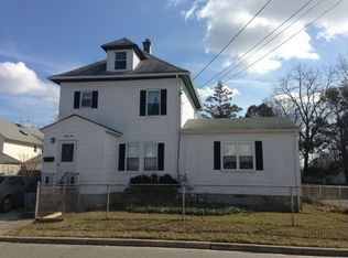 31 Pubins Ln, New Hyde Park, NY 11040