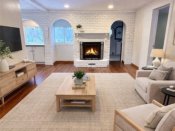 5th image of 3292 Simmons Rd