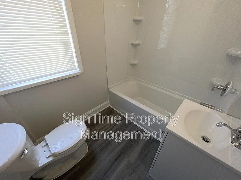 Building Photo - 664 N Prospect St #1