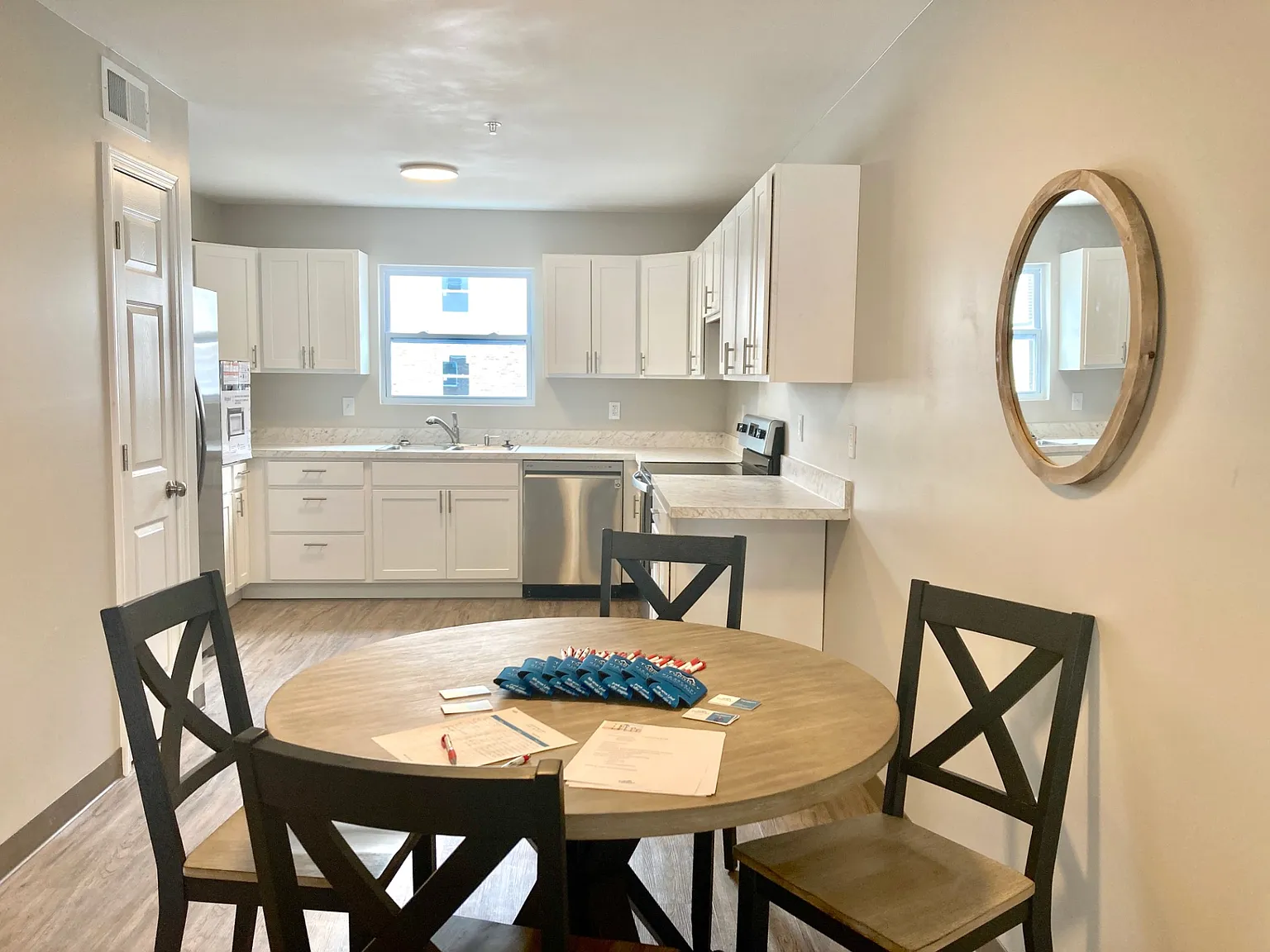 2 bed, 1.0 bath, $1,065 — Photo 4