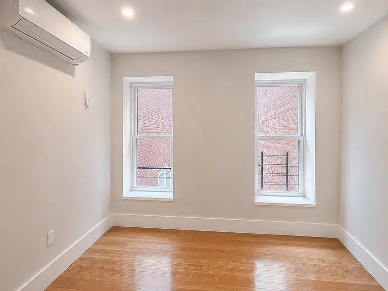 82-06 Roosevelt Ave #3R — Photo 7