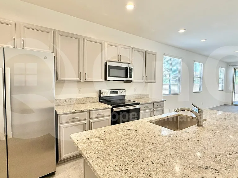 1265 E Kingman St — Photo 10