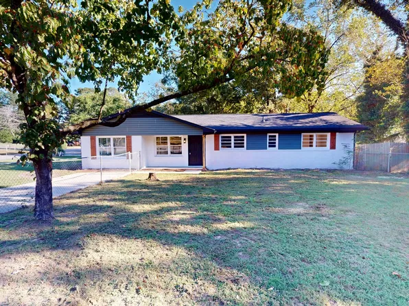 7607 Decatur Dr, Fayetteville, NC 28303
