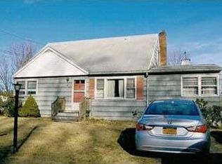 21 Essex Rd, Poughkeepsie, NY 12601