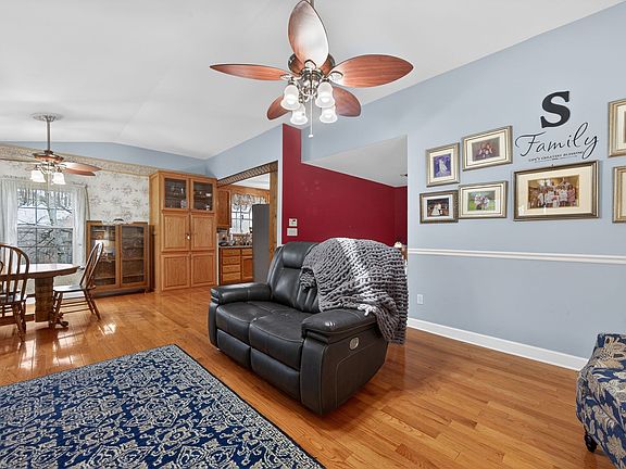 5th image of 2109 Glencoe Rd