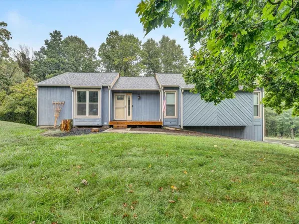 7527 Boxwood Dr, Roanoke, VA 24018