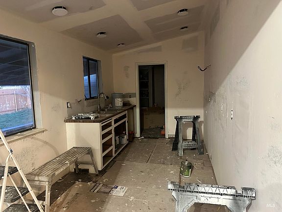 4th image of 119 E Spruce St
