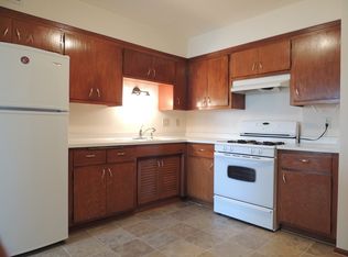200 S Park St APT 5, Oconomowoc, WI 53066
