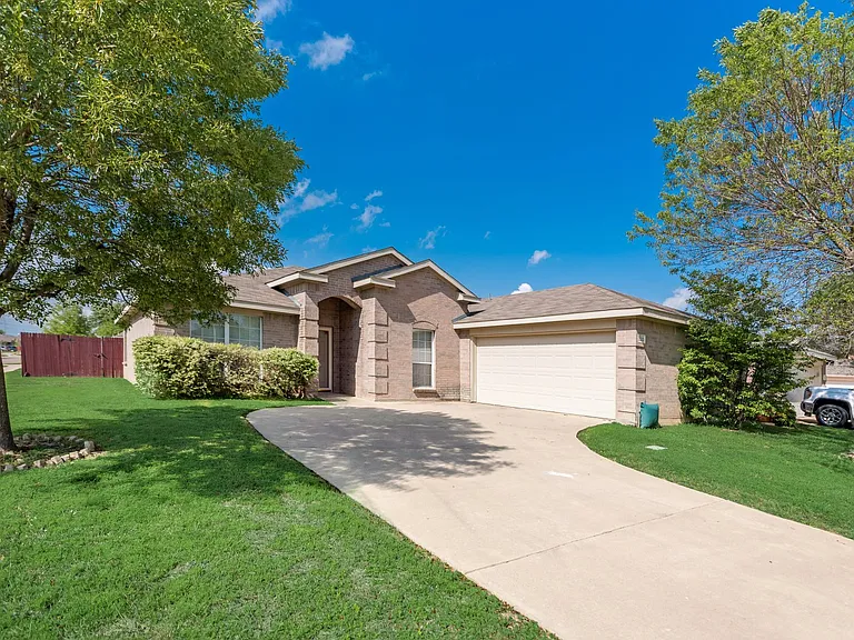320 Tripp Trl — Photo 3