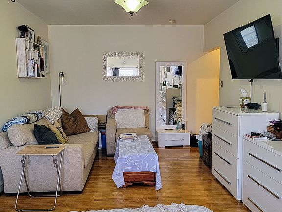 2nd image of 843 W Washington Blvd #6d0ba6626