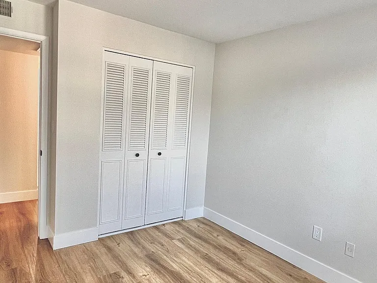 5406 S College Ave — Photo 18