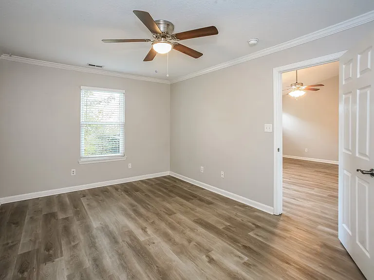 1358 Evergreen Dr — Photo 7