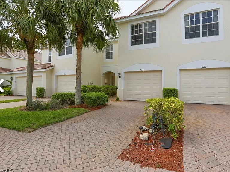 960 Hampton Cir — Photo 18