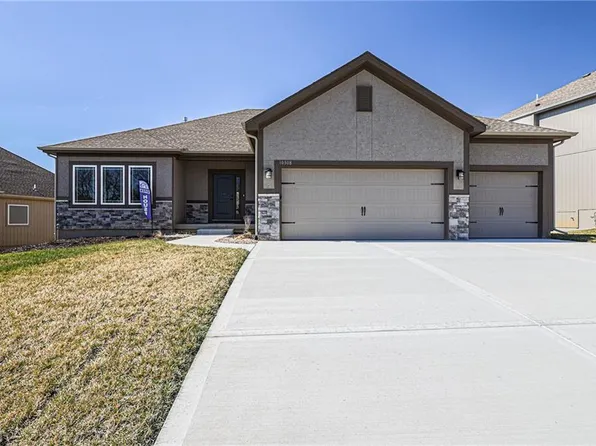 10308 N Corrington Ave, Kansas City, MO 64156