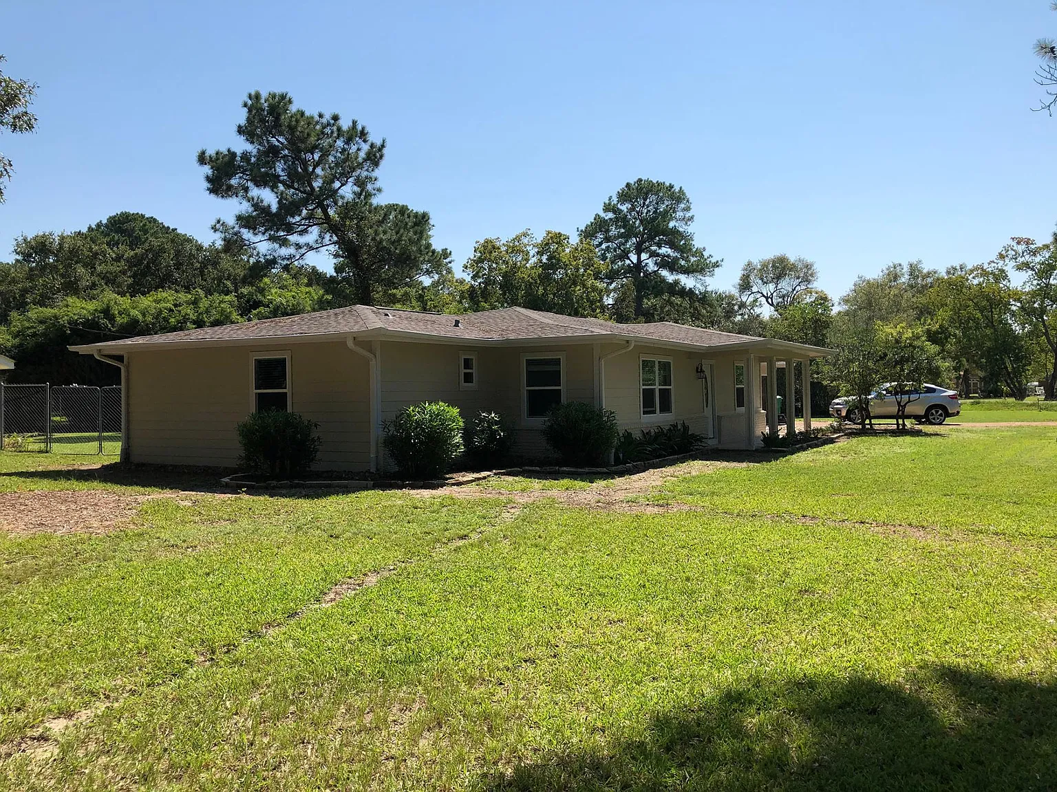 4 bed, 2076 sqft, $2,200 — Photo 2