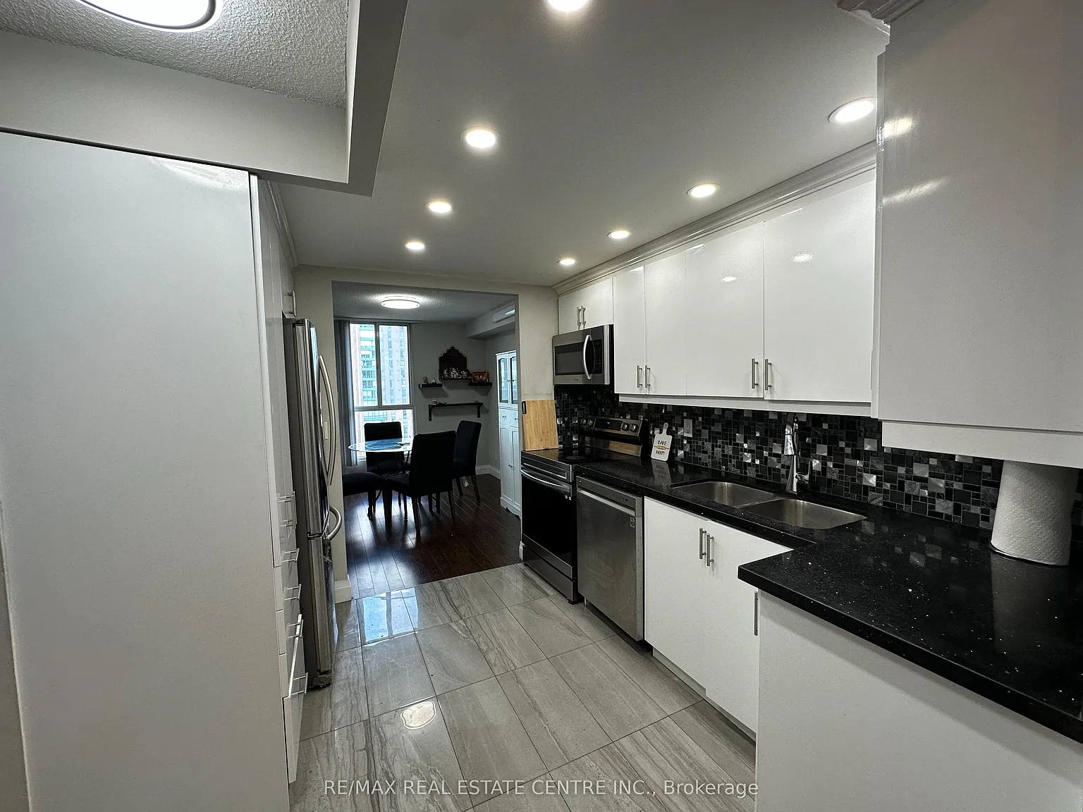 3 bed, $2,575 — Photo 3