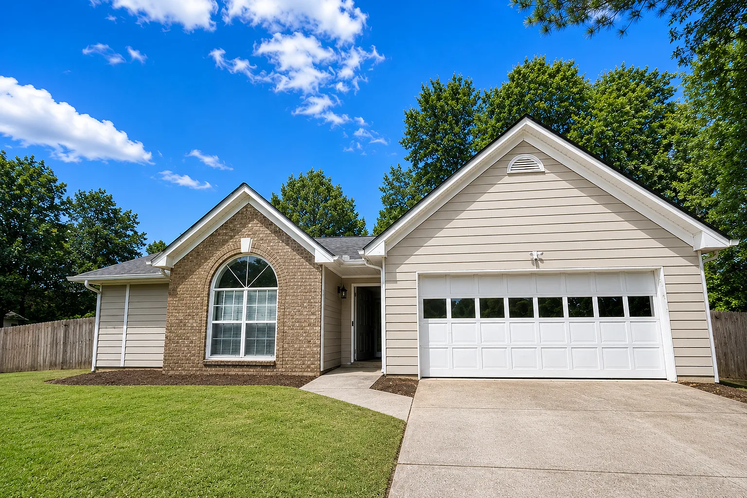 3 bed, 1550 sqft, $2,100 — Photo 1