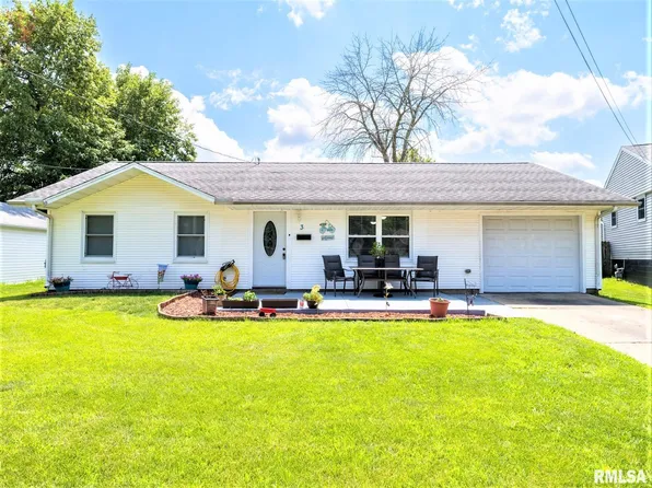 3 Pioneer Dr, Pekin, IL 61554