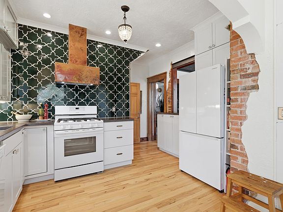 2nd image of 209 Saint Francis St
