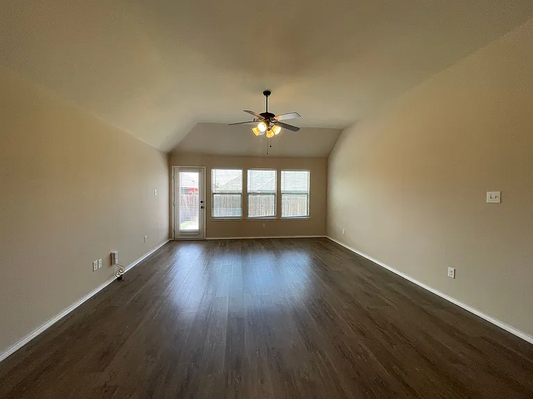 2120 Blakely Ct — Photo 26