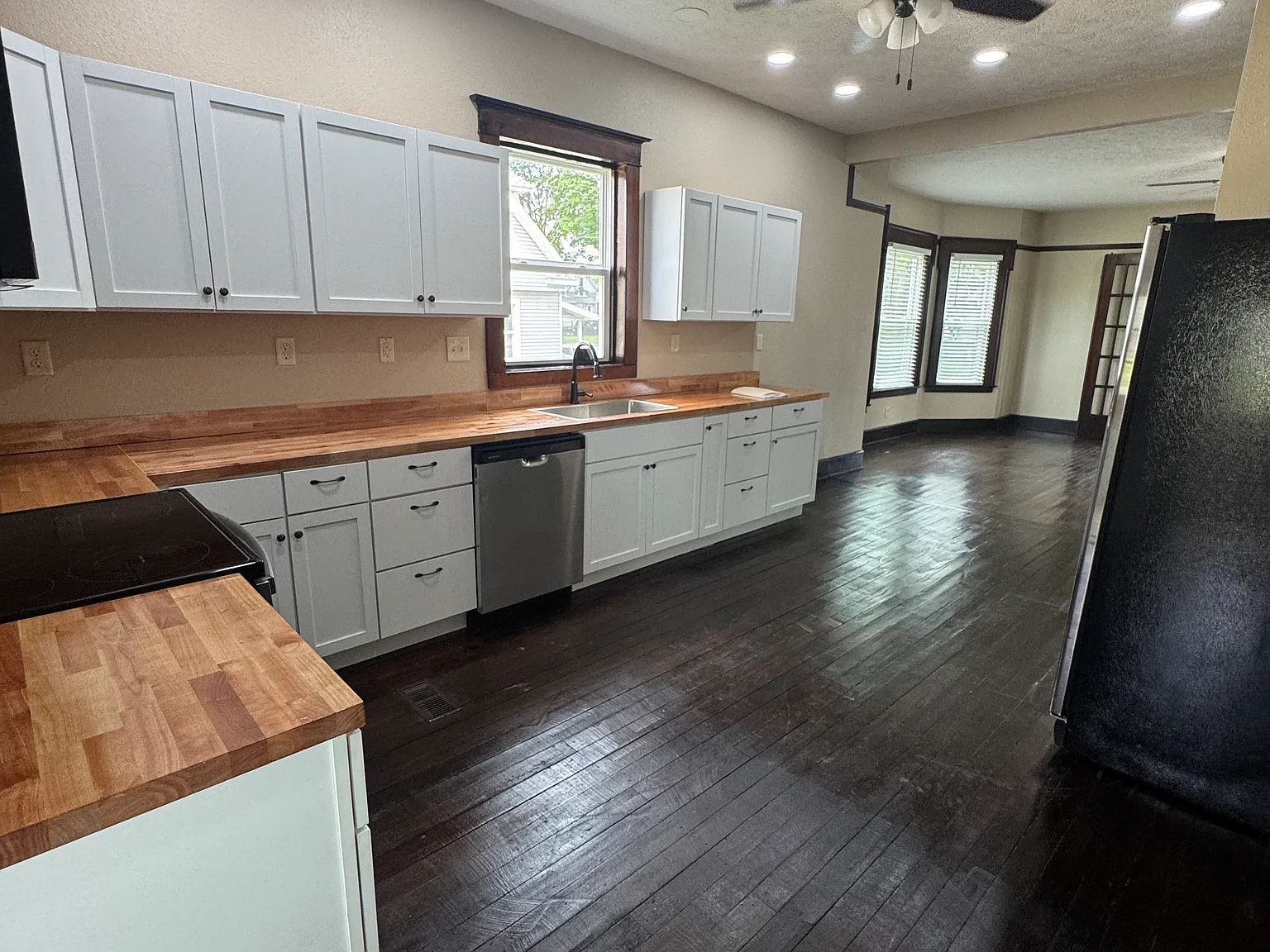 4 bed, 2.5 bath, 2379 sqft, $2,795 — Photo 4