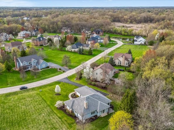 7135 Bannockburn Cir, Crystal Lake, IL 60014