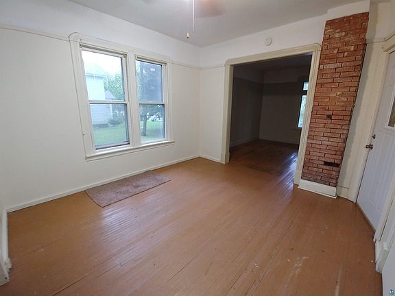 5th image of 2714 W 2nd St