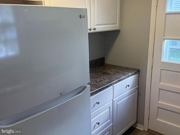 5th image of 634 Chapelgate Dr