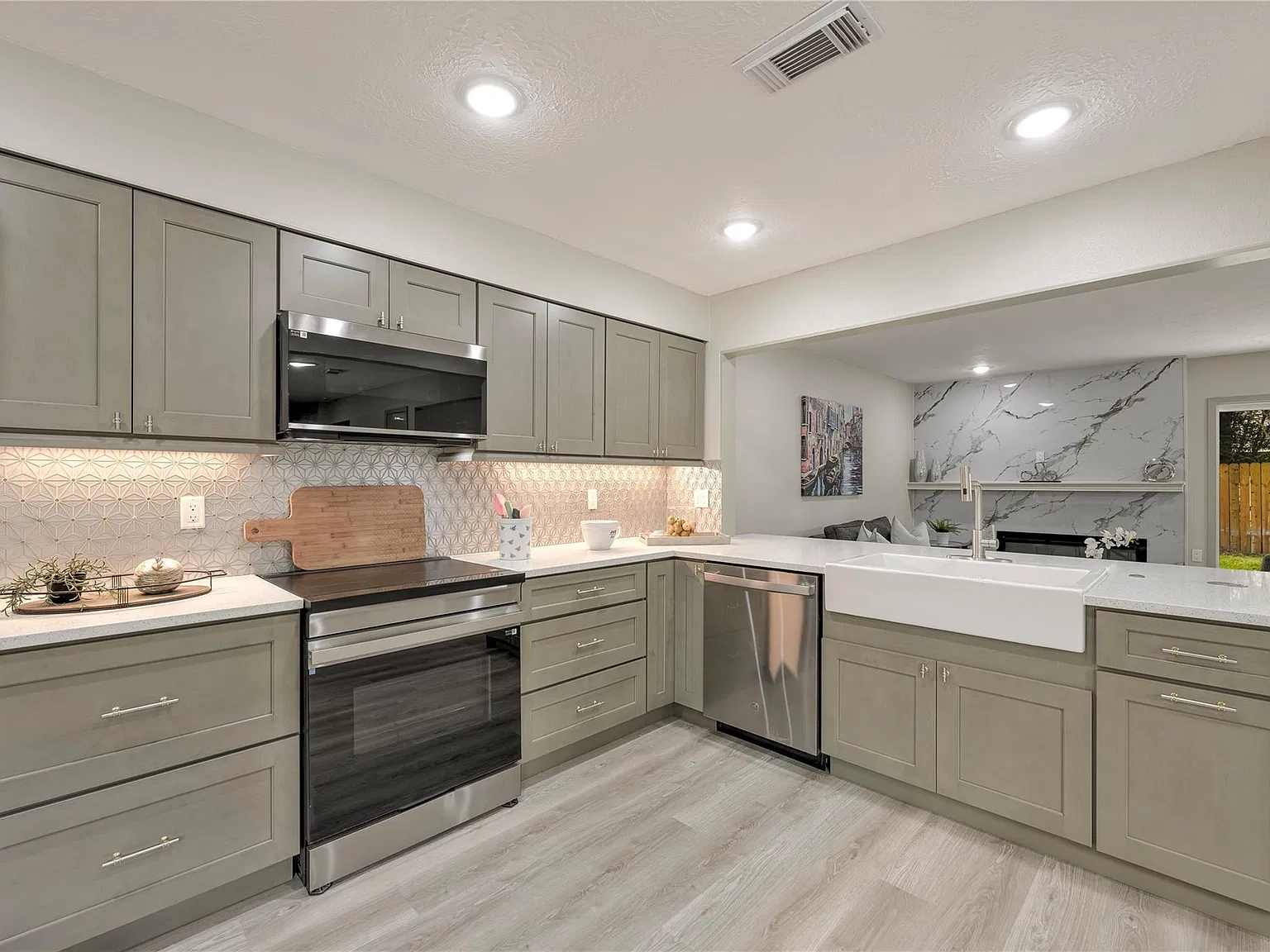 4 bed, 2.0 bath, 1720 sqft, $2,100 — Photo 4