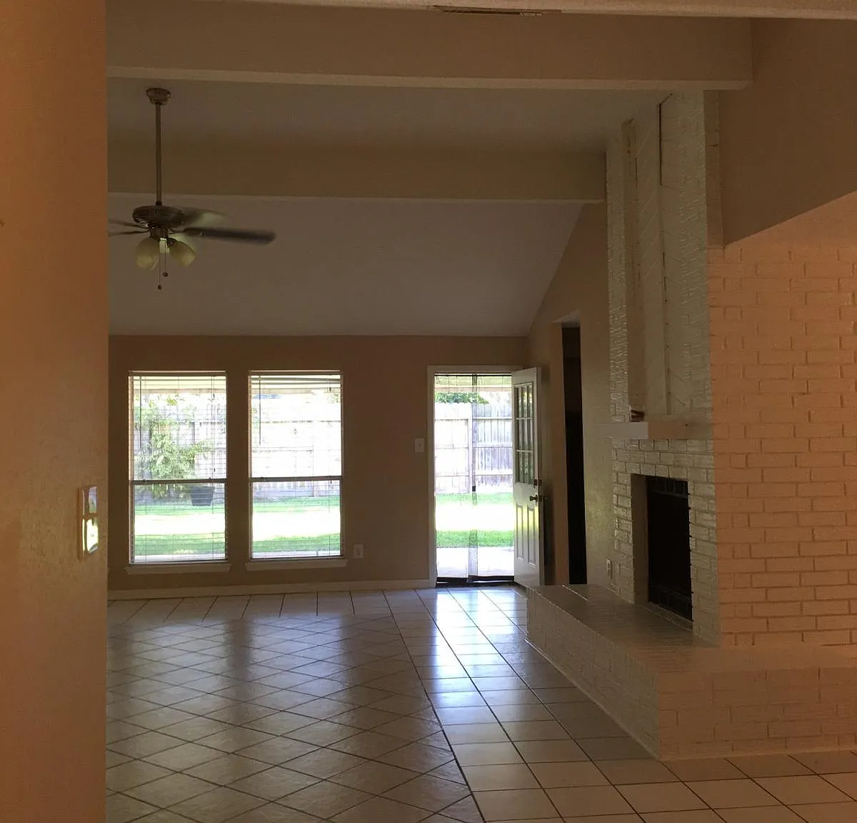 3 bed, 1661 sqft, $1,900 — Photo 2