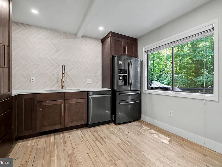 2105 Glencourse Ln — Photo 20