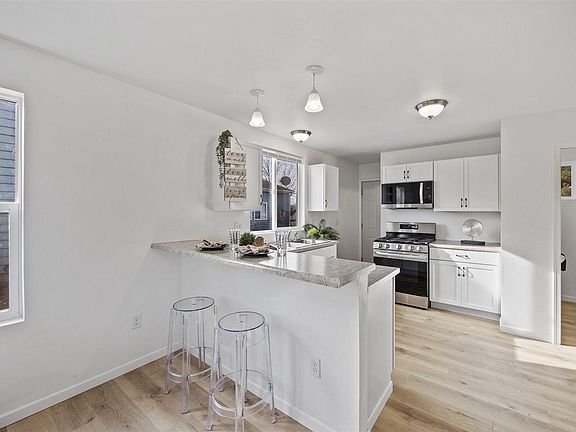 5th image of 59 Walnut St