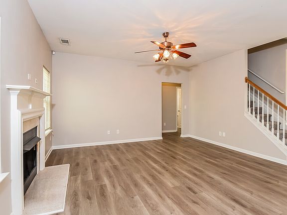 4th image of 250 Alamosa Path SW