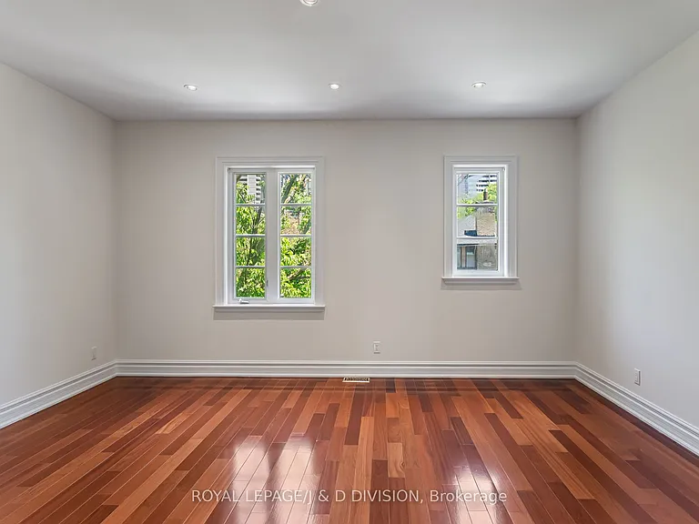 8 Huntley St — Photo 36