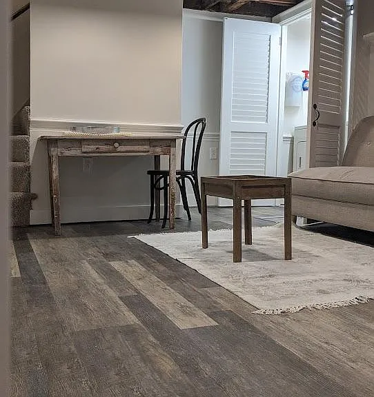 Entrance level, laundry.