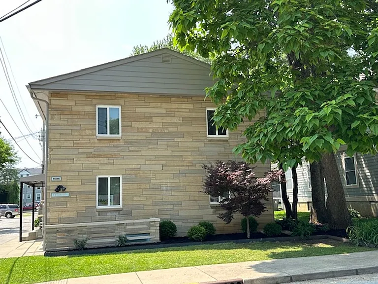 415 N Dunn St — Photo 11