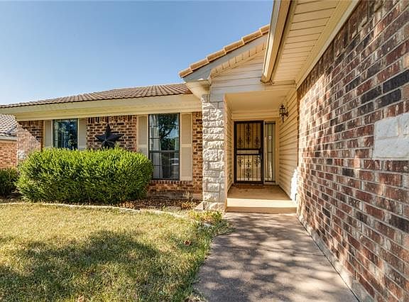 3rd image of 2904 Southpark Ln