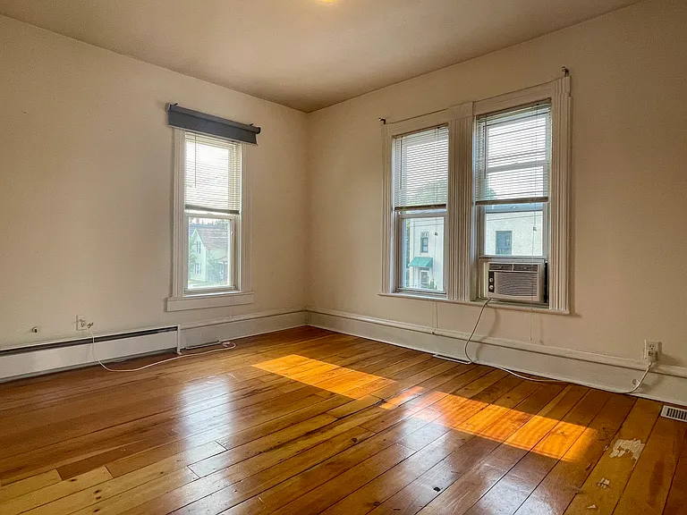 824 Lowry Ave NE #2 — Photo 4