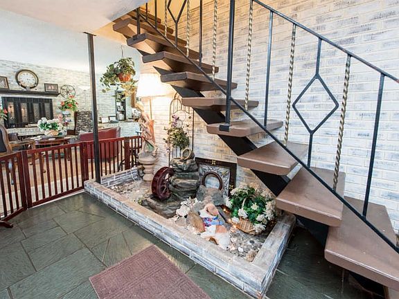 3rd image of 521 W Iris Ave