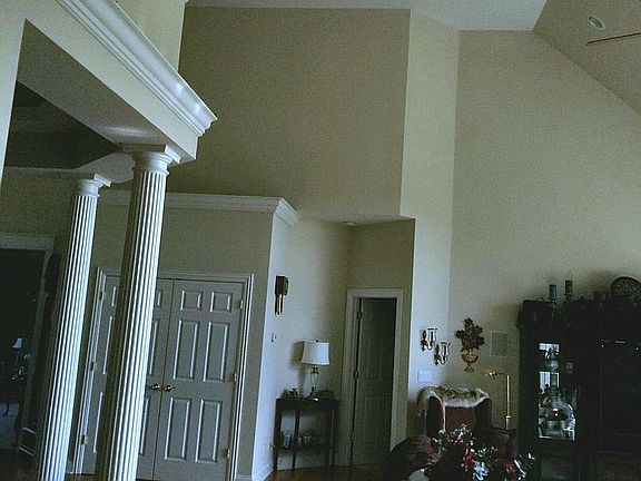 4th image of 933 Royal Dublin Ln