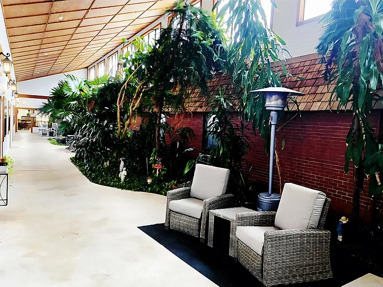 Colonial Lodge Apartments — Photo 20