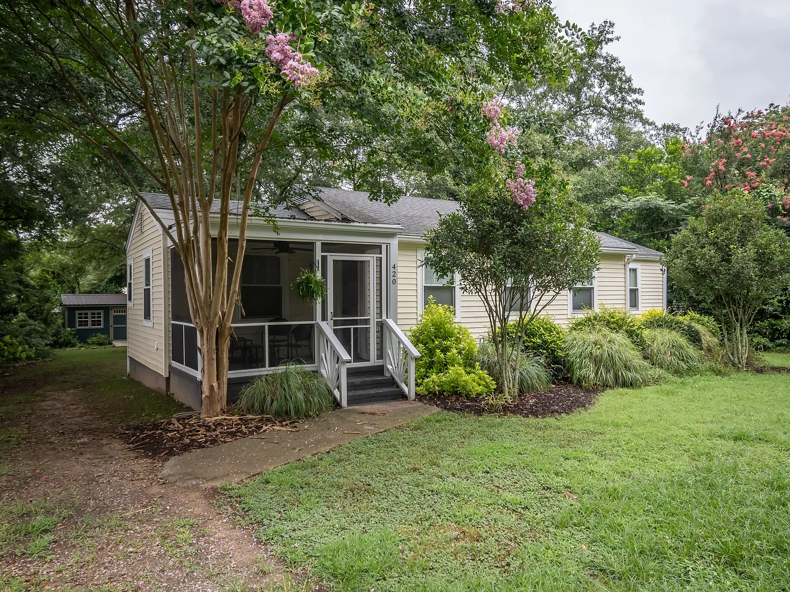 3 bed, 1133 sqft, $2,400 — Photo 2