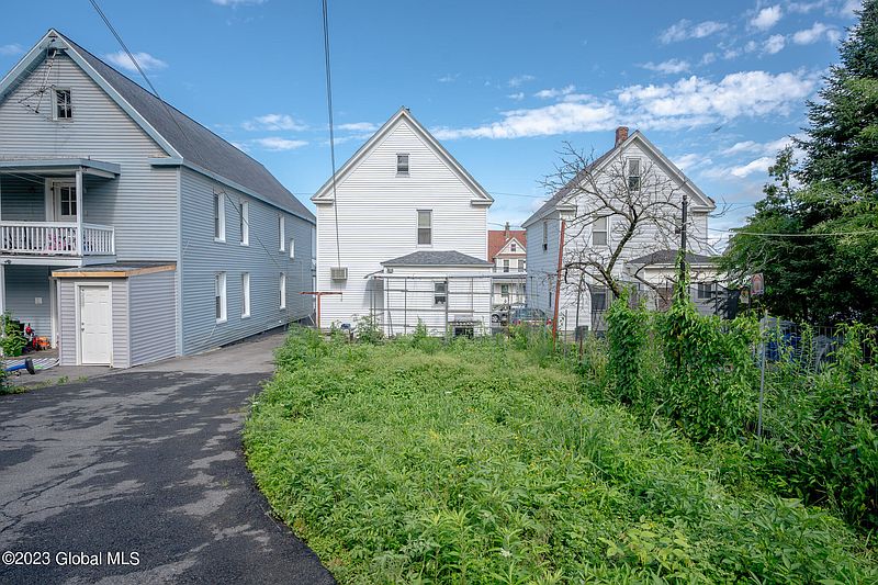 3rd image of 1814 Avenue A