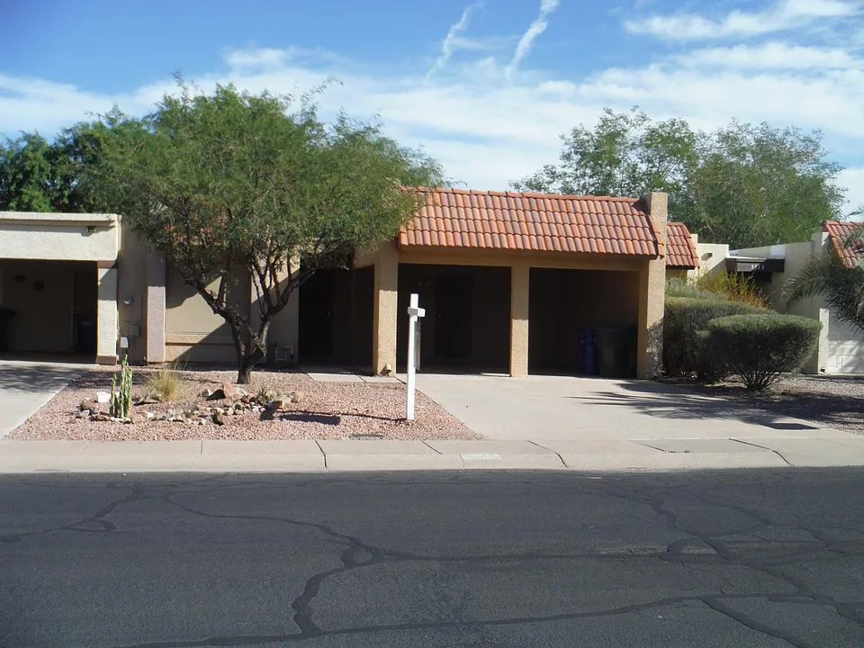 5319 S Mitchell Dr