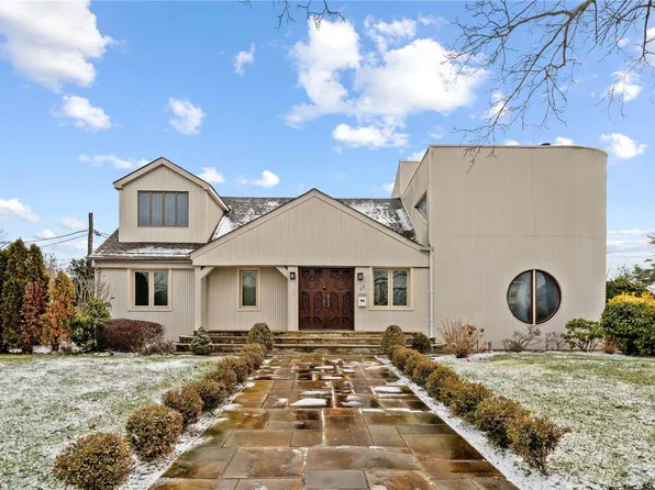 29 Heather Lane, New Hyde Park, NY 11040