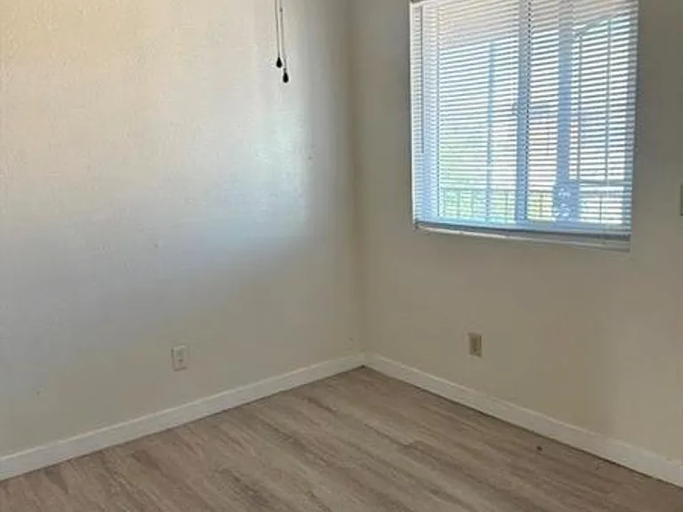 4920 Stanley Ave — Photo 17