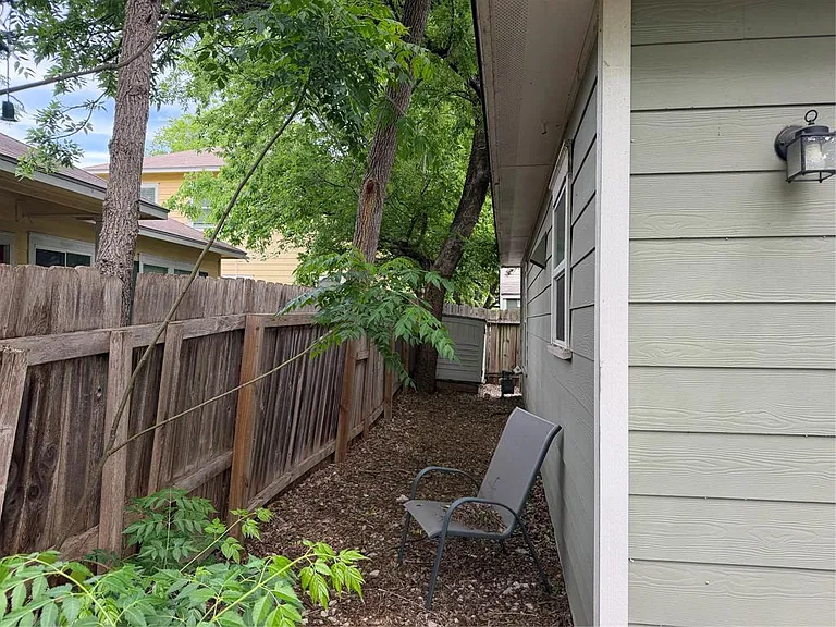 1700 Singleton Ave #B — Photo 4