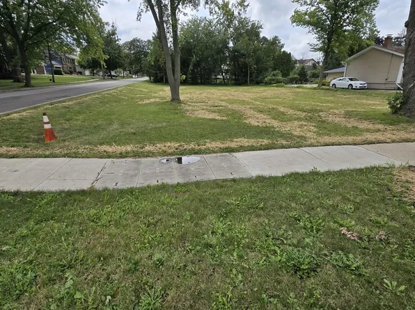 512 Pershing Ave, Wheaton, IL 60189